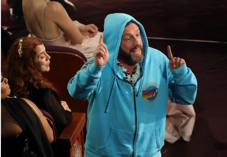 Adam Sandler pojavio se na Oscarima u trenirci pa se "uvrijedio" i otišao